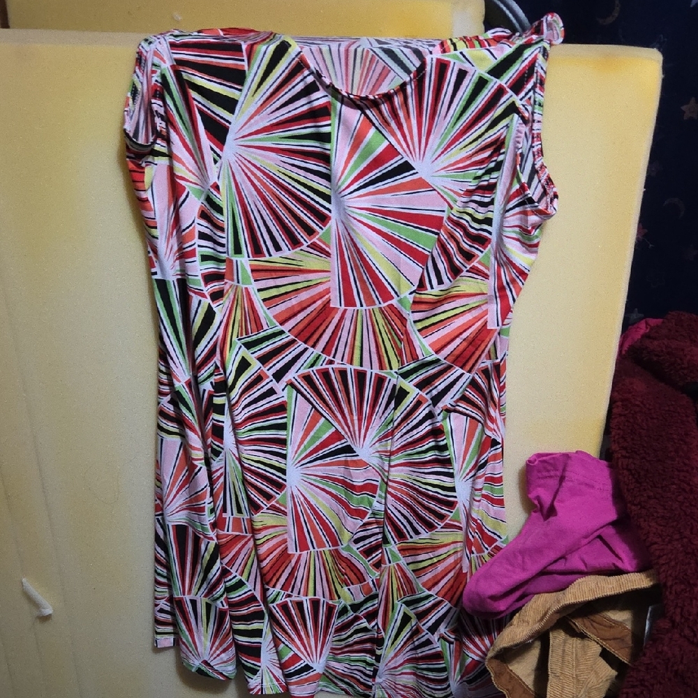 NY Collection Swirl Pattern Dress in Red, Green, and White